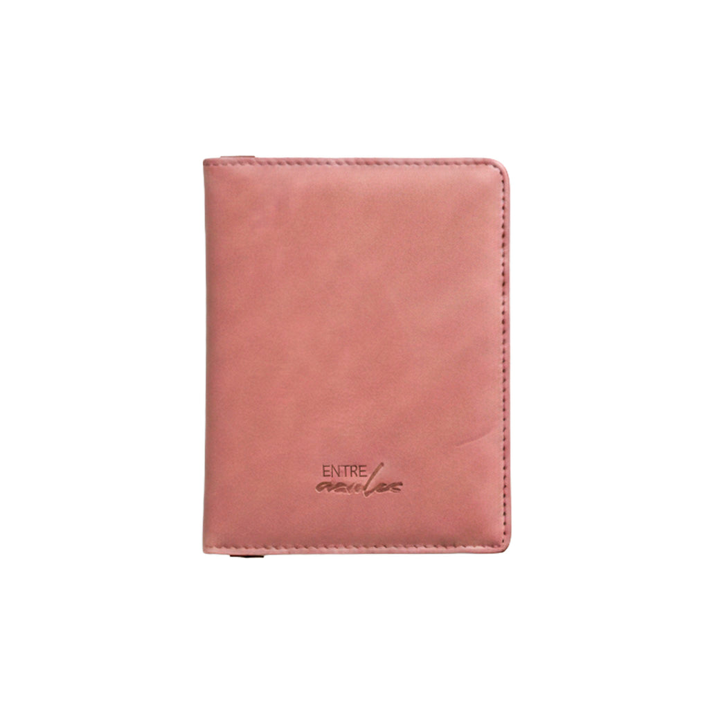 Pasaporte Rosa Entre Azules